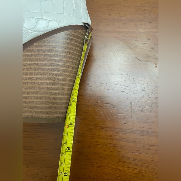 ViVI Elegant White Sneakers - Picture 8 of 14